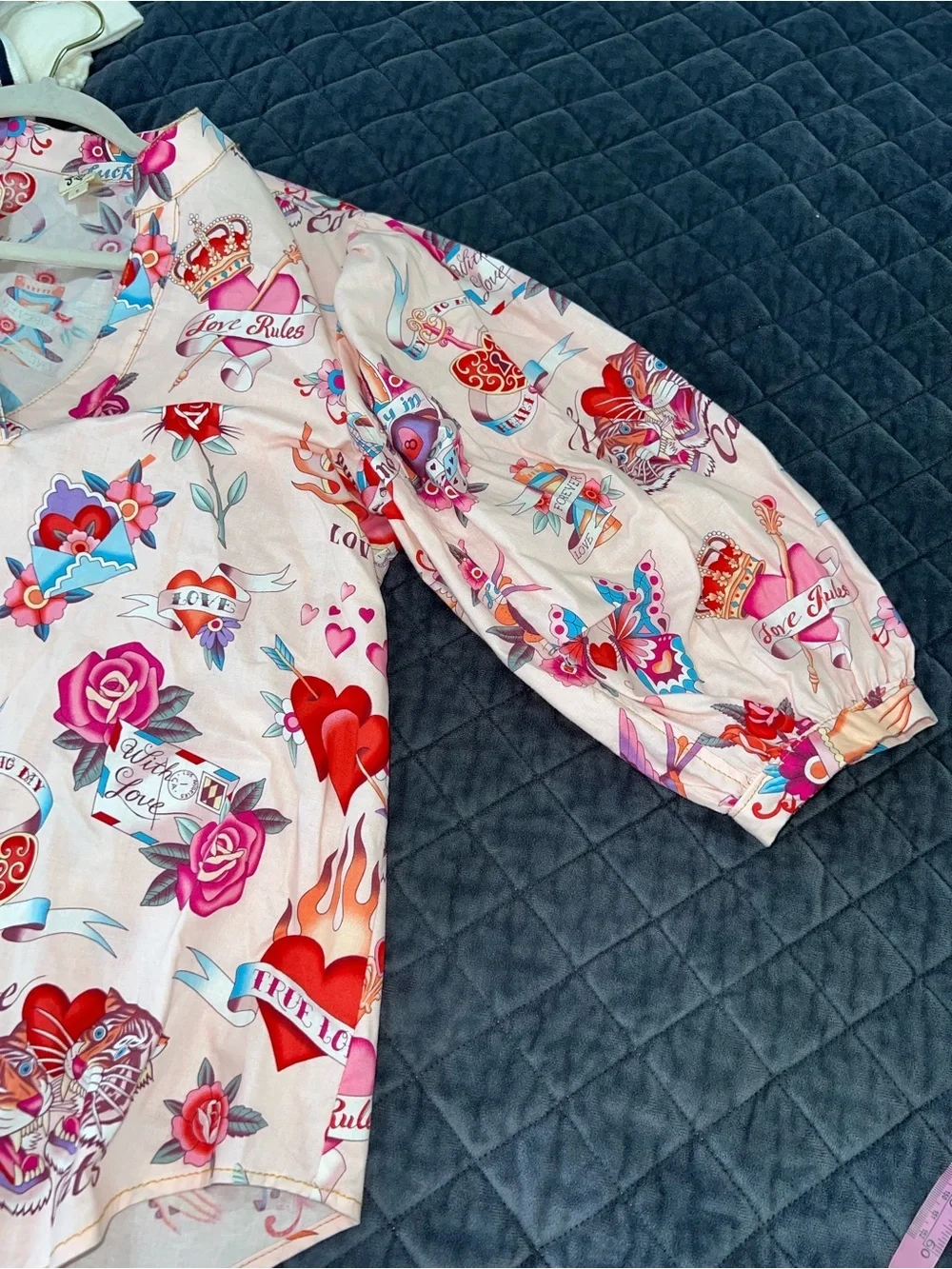 Ivy Jane True Love Top Women’s Small Tattoo Hearts Floral Shirt Blouse USA I_6